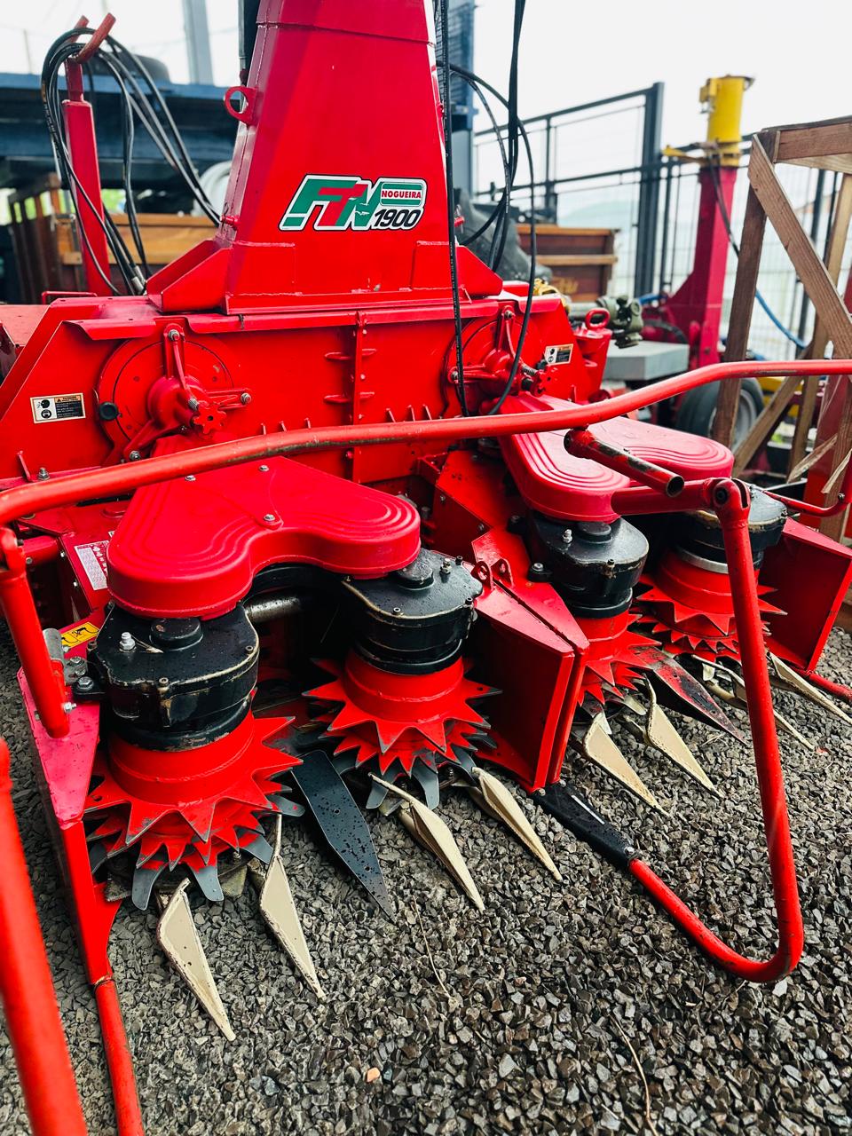 COLHEDORA FTN 1900 NOGUEIRA SEMINOVA